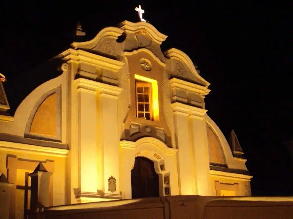 horarios de misas en Cuasi Parroquia Santísima Trinidad en Saldán