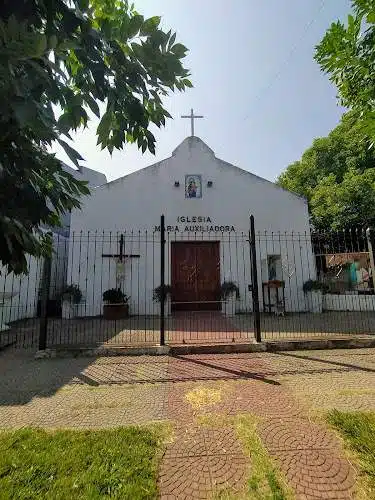 horarios de misas en Iglesia María Auxiliadora en Villa Luzuriaga