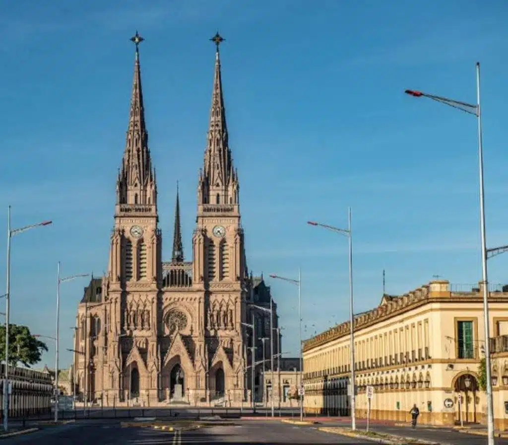 horarios de misas en Iglesia Nuestra Señora de Luján Peregrina en General Alvarado