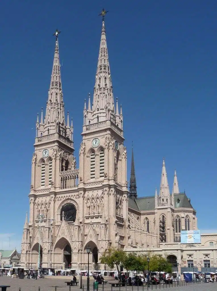 horarios de misas en Iglesia Nuestra Señora de Luján en Berisso