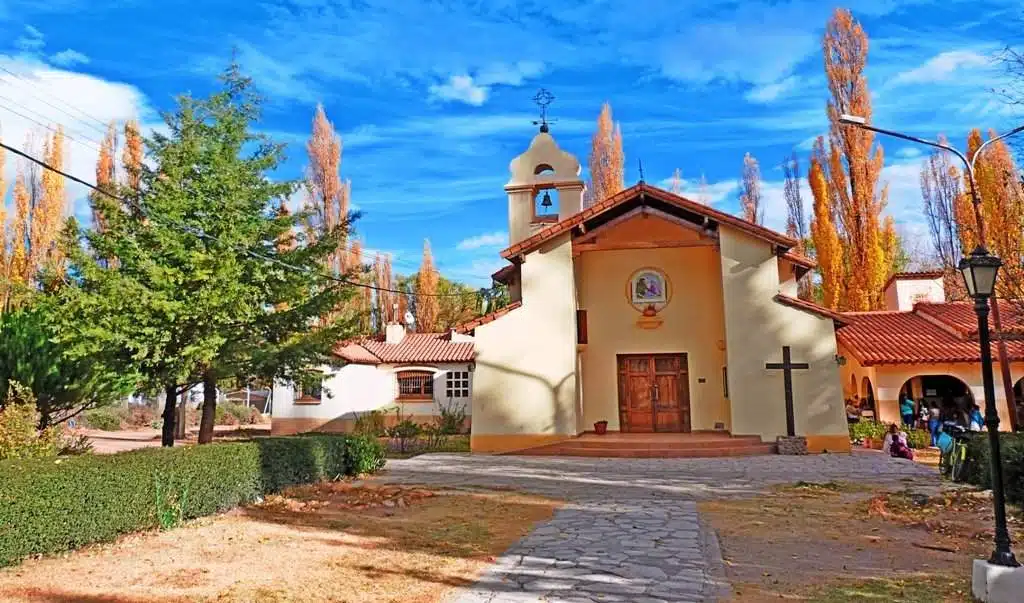 Iglesia Nuestra Señora del Carmen de Cuyo 1 horarios de misas en Iglesia Nuestra Señora del Carmen de Cuyo en Uspallata