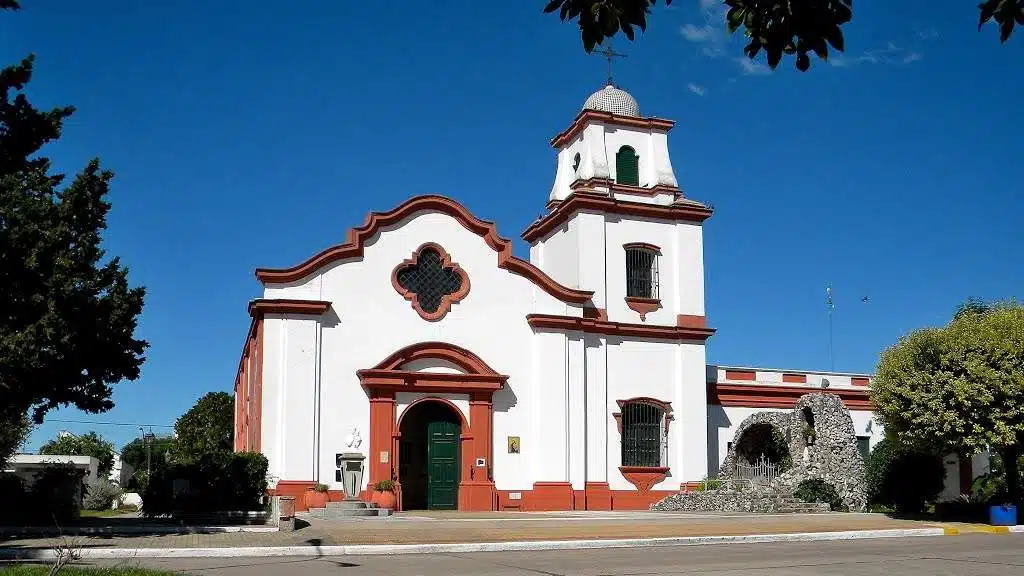 Iglesia San Carlos Borromeo 1 horarios de misas en Iglesia San Carlos Borromeo en Los Surgentes