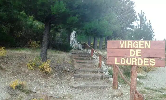 horarios de misas en Iglesia Virgen de Lourdes en Epuyén