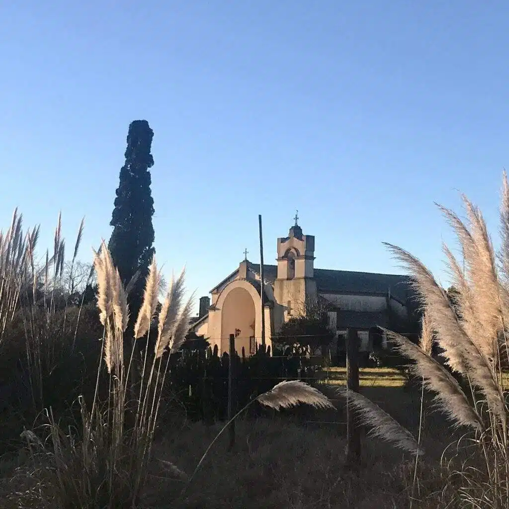 horarios de misas en Monasterio Benedictino Santa María de los Toldos en General Viamonte