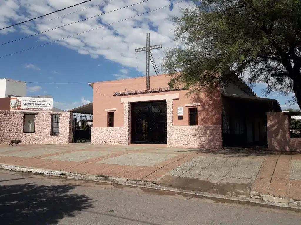 horarios de misas en Parroquia Nuestra Señora de Lourdes y San Nicolás en Cruz del Eje
