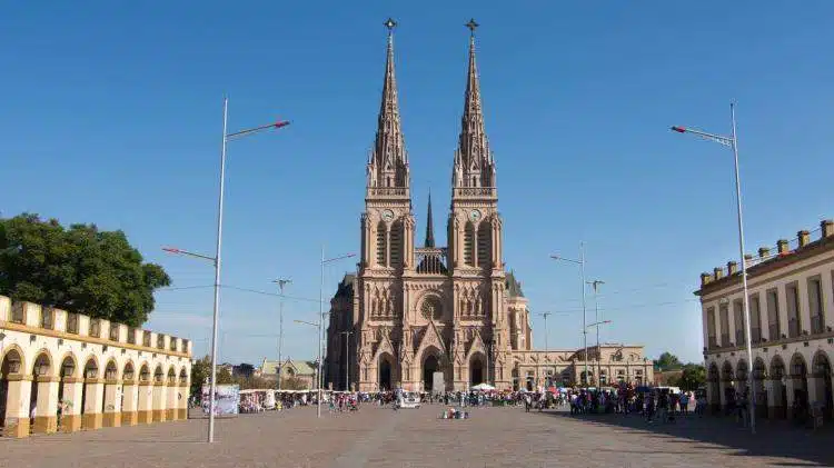 horarios de misas en Parroquia Nuestra Señora de Luján en Gregorio de Laferrere